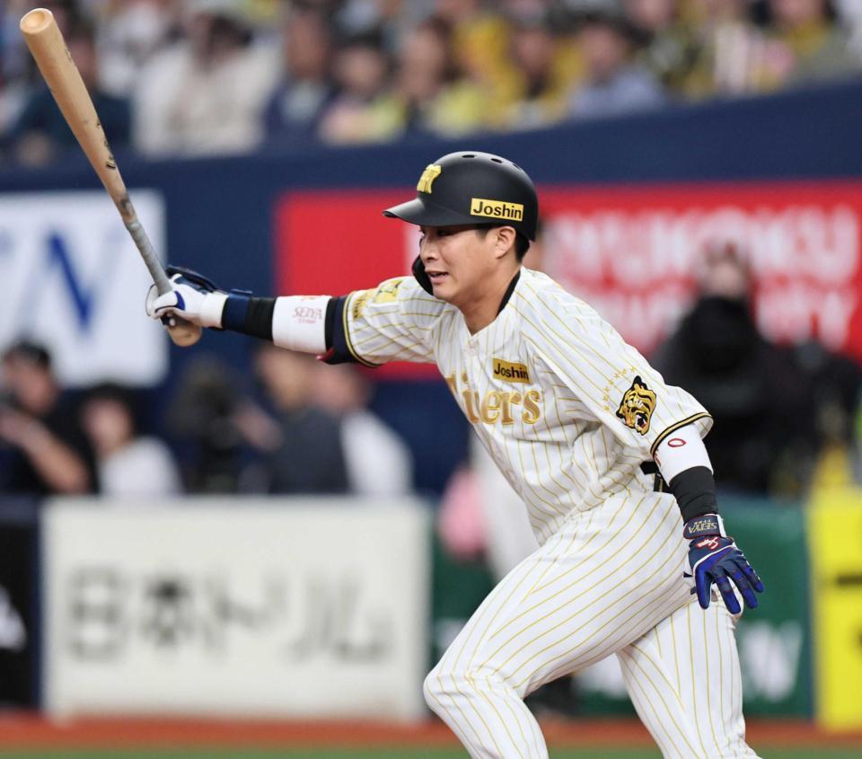 　１回、２点適時打を放つ木浪（撮影・田中太一）