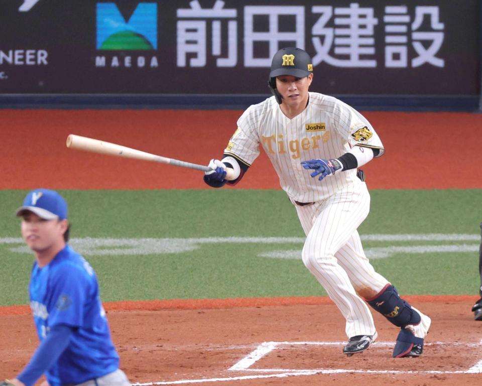 　６回、中前打を放つ木浪（撮影・立川洋一郎）