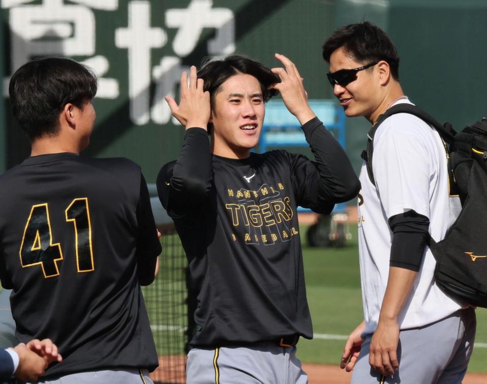 １軍に合流した富田（撮影・田中太一）