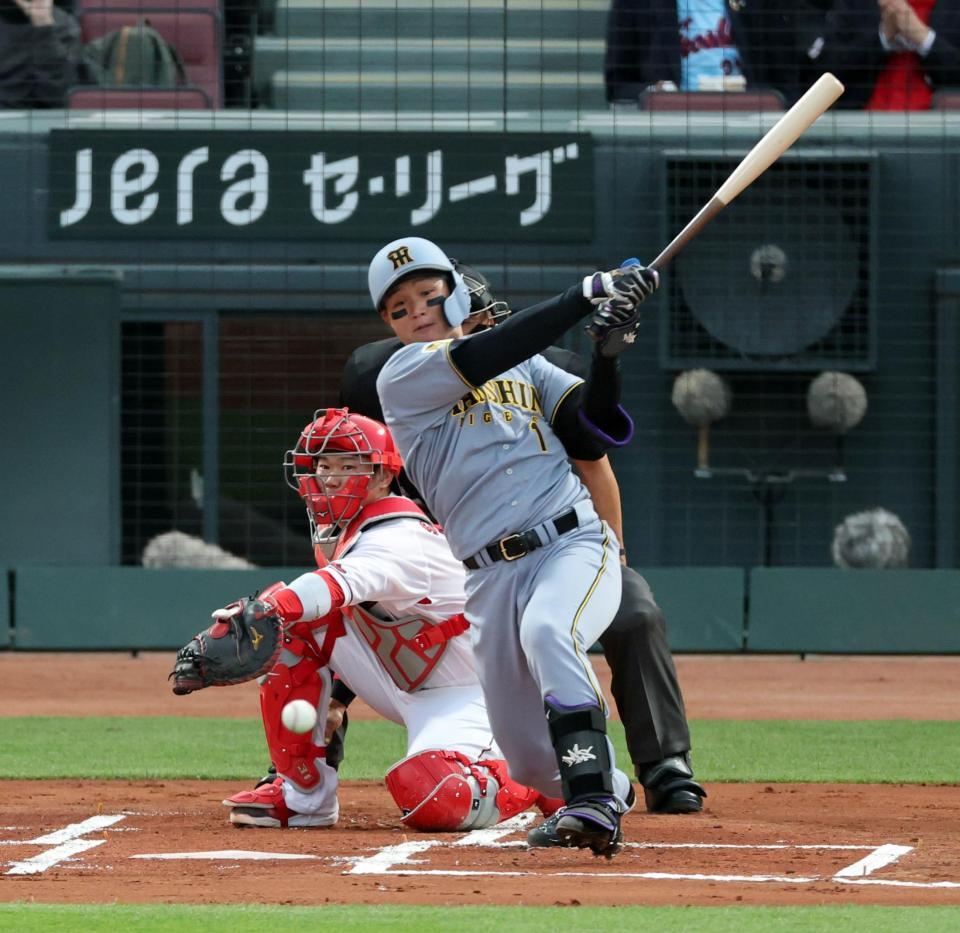 １回、中前に先制適時打を放つ森下（撮影・山口登）