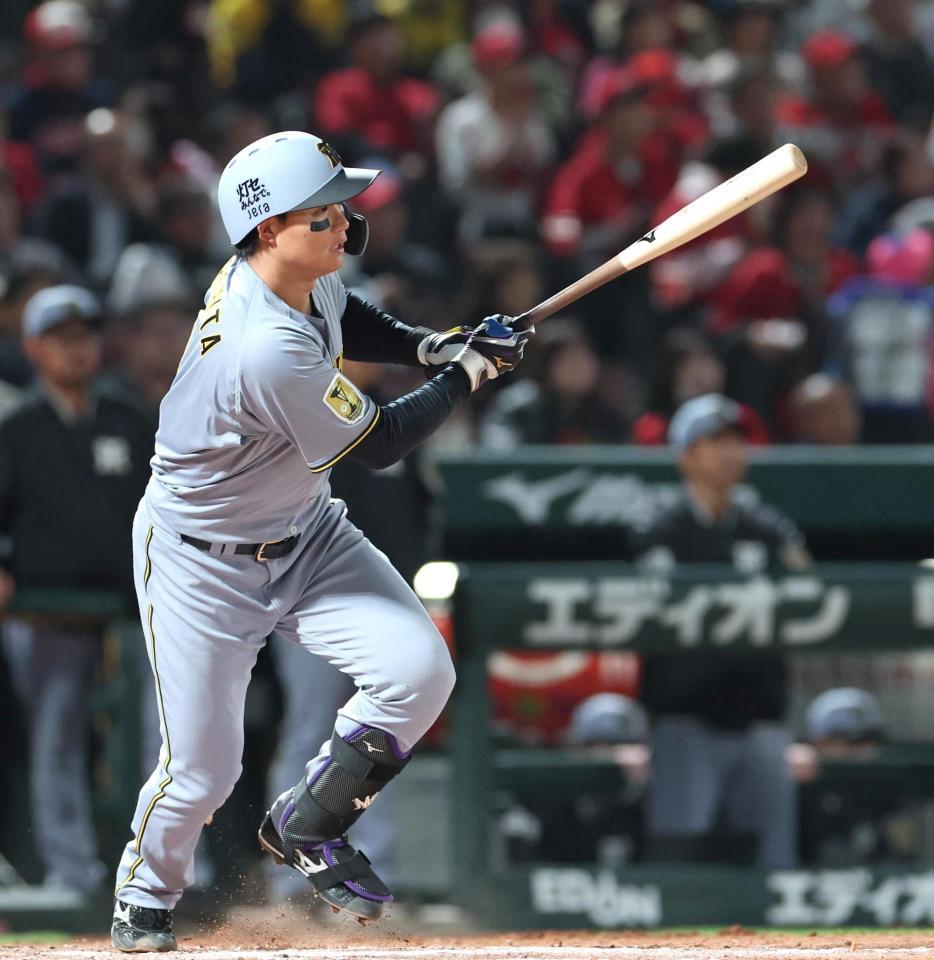 ７回、２点適時打を放つ森下（撮影・北村雅宏）