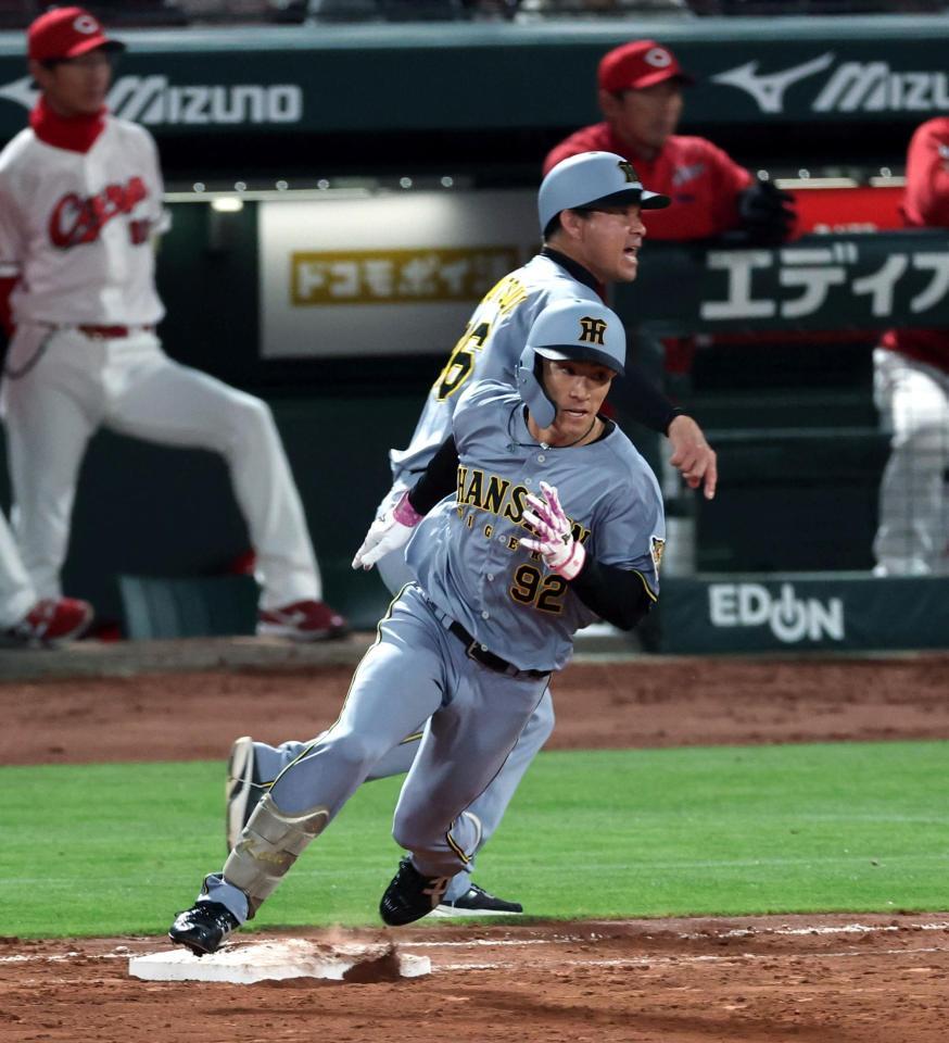 ５回、左翼線に二塁打を放つ福島（撮影・山口登）