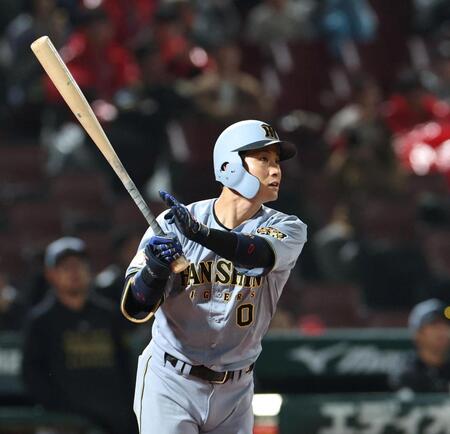 １０回、勝ち越しとなる２ランを放つ木浪（撮影・北村雅宏）