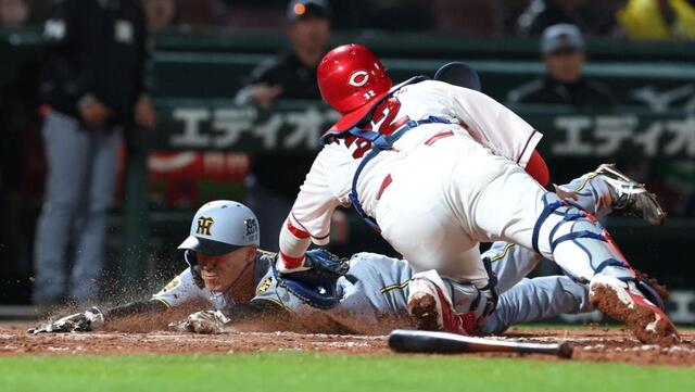 阪神 土壇場で追いつく!中野が同点打