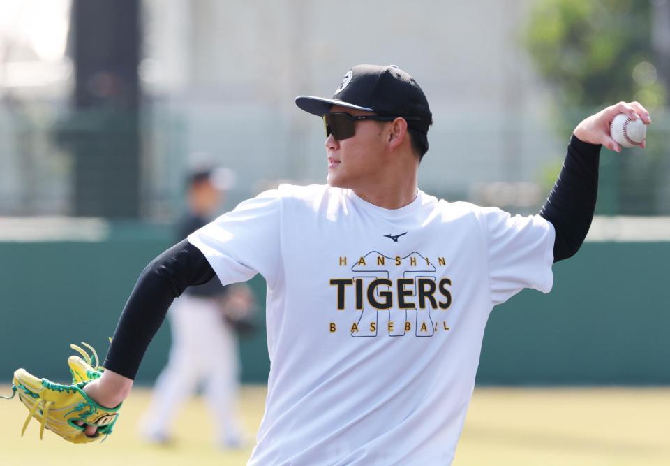 ファームに合流して練習する及川（撮影・立川洋一郎）