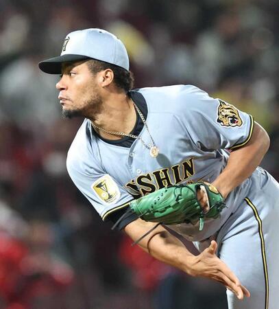 　９回から登板するモレッタ（撮影・北村雅宏）