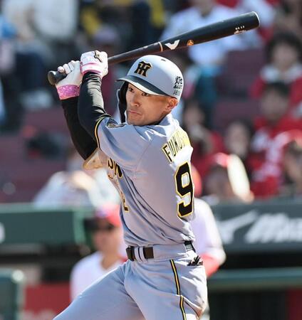 ６回、左線へ二塁打を放つ福島（撮影・田中太一）