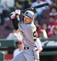 ６回、左線へ二塁打を放つ福島（撮影・田中太一）