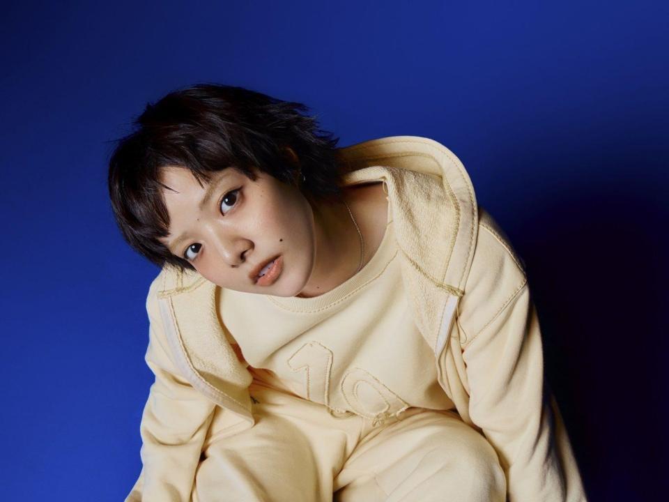 始球式を務めるあいみょん（阪神球団提供）