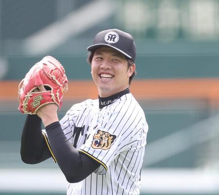 笑顔を見せる才木（撮影・西田忠信）