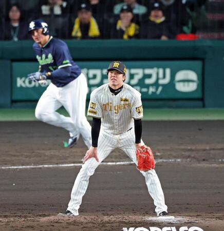 ４回、オスナに適時打を打たれ先制点を許す才木（撮影・立川洋一郎）