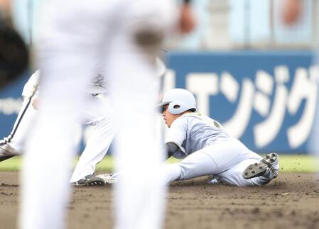 ３回、一走・岡城は二盗を決める（撮影・坂部計介）