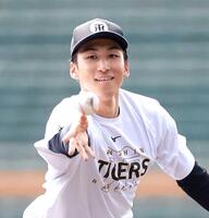 　登板へ向け調整する茨木（撮影・西田忠信）