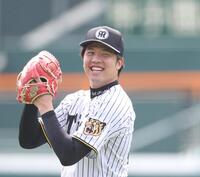 笑顔を見せる才木（撮影・西田忠信）