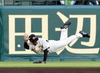１回、福島は長岡の打球を捕球できず三塁打となる（撮影・山口登）