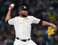 ８回を無失点に抑えるドリス（撮影・田中太一）