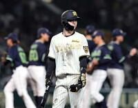 ９回、中野が見逃し三振に倒れ試合終了する（撮影・山口登）