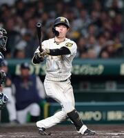 ７回、空振り三振に倒れる中野（撮影・山口登）