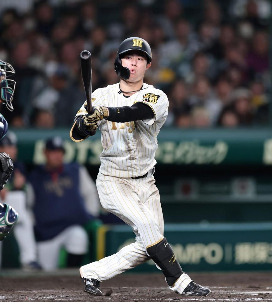 ７回、空振り三振に倒れる中野（撮影・山口登）