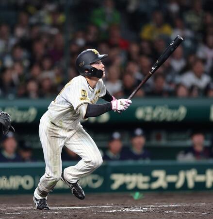 ９回、送りバントを失敗する福島（撮影・山口登）