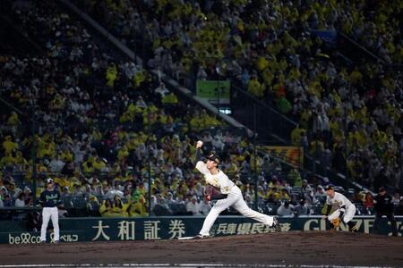 プロ初先発で力投する茨木（撮影・西田忠信）