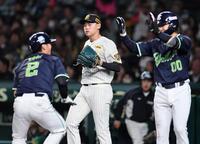 　６回、同点打を許す早川（撮影・田中太一）