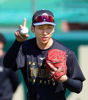 登板へ向けて調整する茨木（撮影・立川洋一郎）