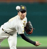 先発し、投げ込む茨木（撮影・田中太一）