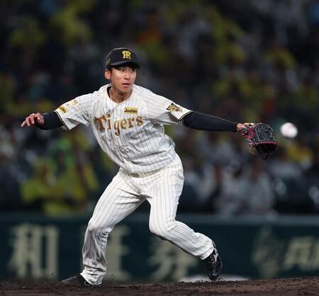 ５回、長岡を二ゴロに仕留める茨木（撮影・西田忠信）