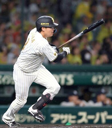 　４回、適時打を放つ大山（撮影・西田忠信）