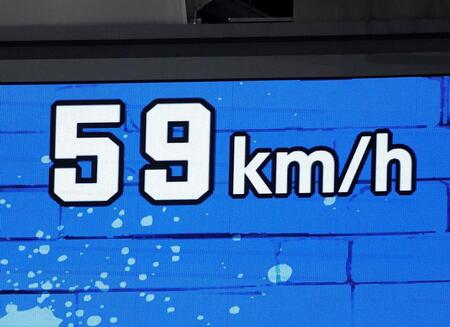 １回、村上はボスラーに対して５９キロのスローボールを投じた（撮影・西田忠信）