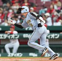 ２回、先制となるソロを放つ山田（撮影・北村雅宏）