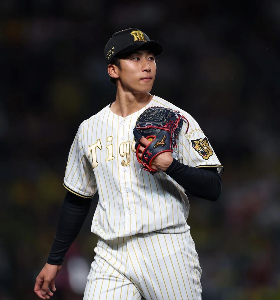 ２回を無失点で切り抜け、ベンチに戻る茨木（撮影・西田忠信）