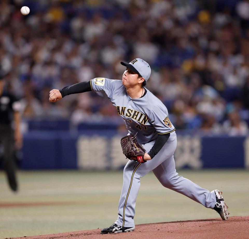 １回、ボスラーに対して５９キロのスローボールを投じる村上（撮影・西田忠信）