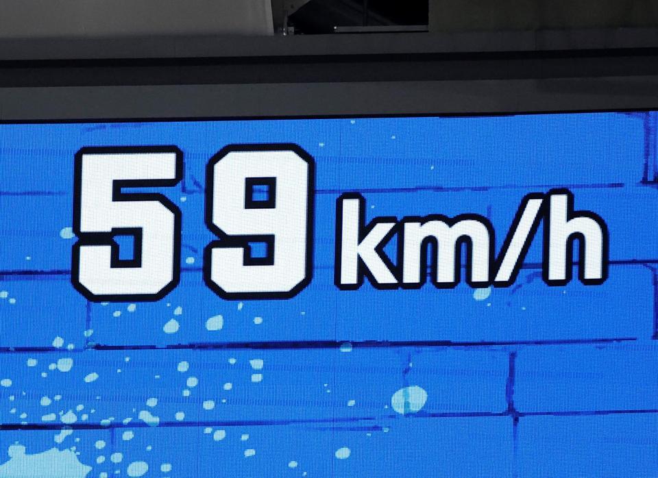 １回、村上はボスラーに対して５９キロのスローボールを投じた（撮影・西田忠信）