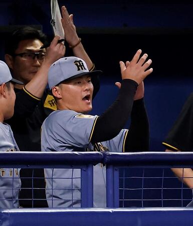 勝利を喜ぶ前川（撮影・西田忠信）