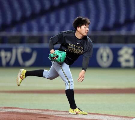 マウンドを確認する伊原（撮影・山口登）