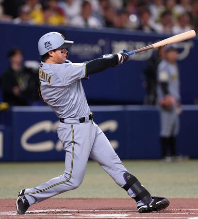 １回、先制ソロを放つ森下（撮影・西田忠信）