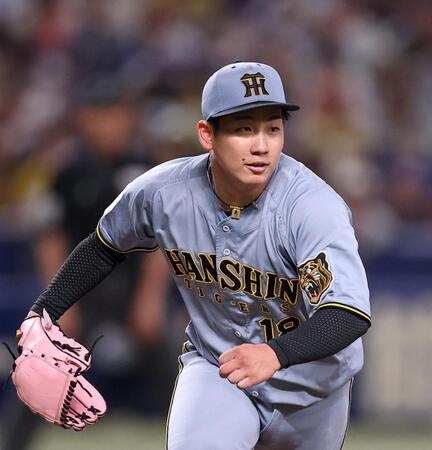 ５回、ボスラーの打球で駆け出す伊原（撮影・西田忠信）