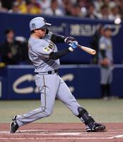 １回、先制ソロを放つ森下（撮影・西田忠信）