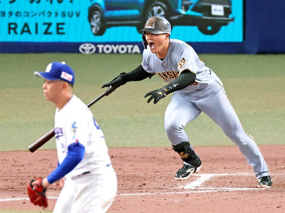 　９回、適時二塁打を放つ前川