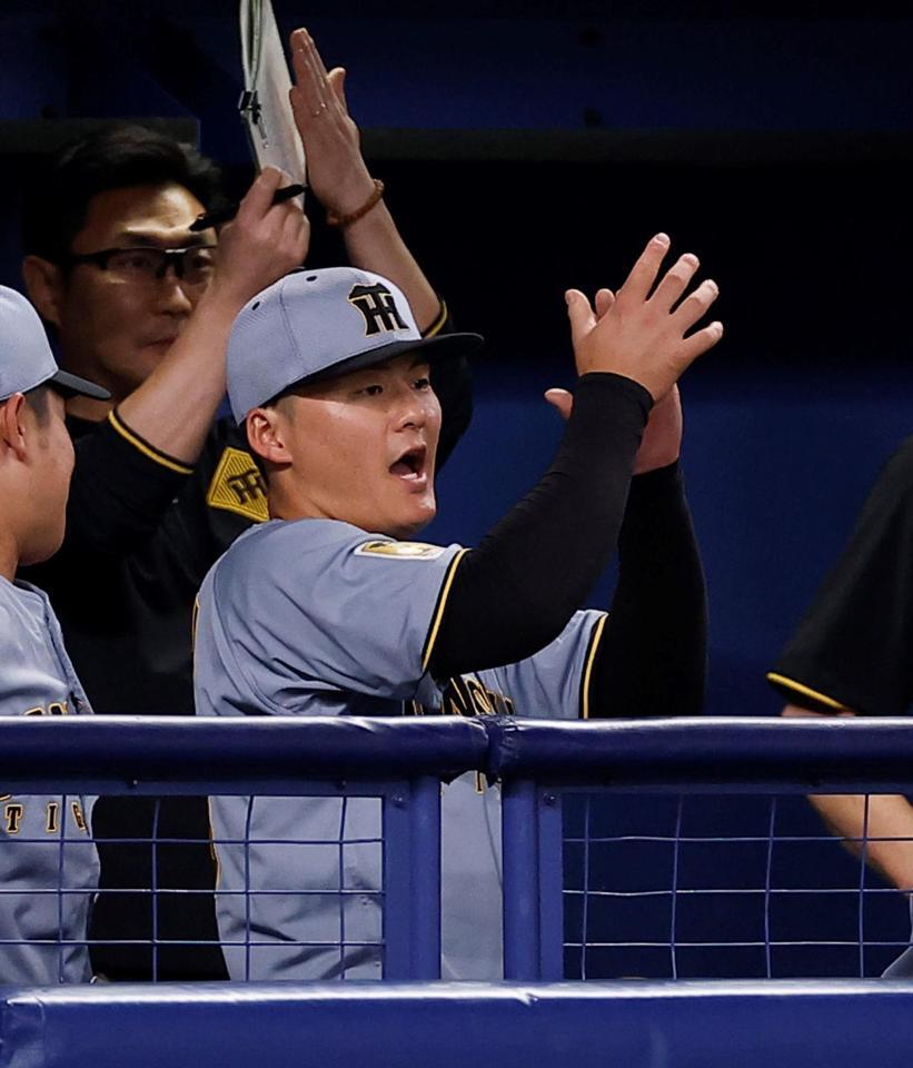 勝利を喜ぶ前川（撮影・西田忠信）