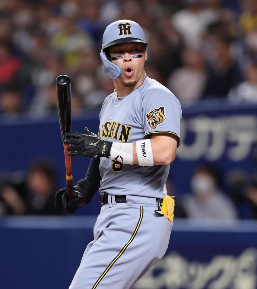 １回、見逃し三振に倒れる佐藤輝（撮影・山口登）