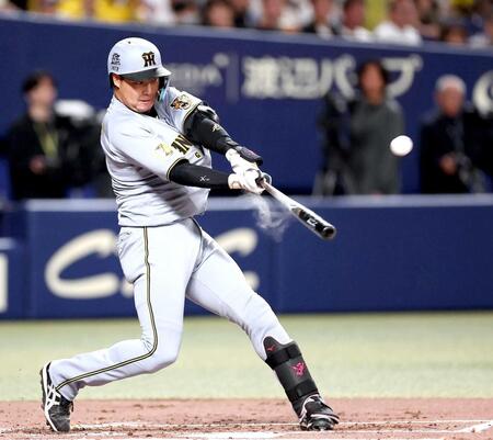 　２回、１号ソロを放つ大山（撮影・西田忠信）