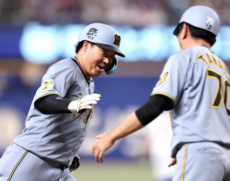 ２回、左越えにソロを放ちベースを回る大山（撮影・山口登）