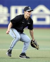 守備練習する坂本（撮影・山口登）