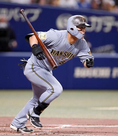 　５回、右前打を放つ前川（撮影・西田忠信）