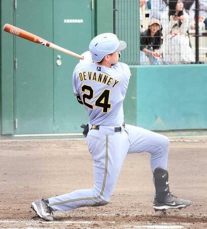 　２回、左越えに本塁打を放つディベイニー