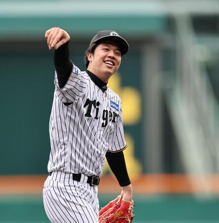 明るい表情で練習に励む才木（撮影・田中太一）