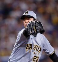 力投する先発の高橋（撮影・西田忠信）